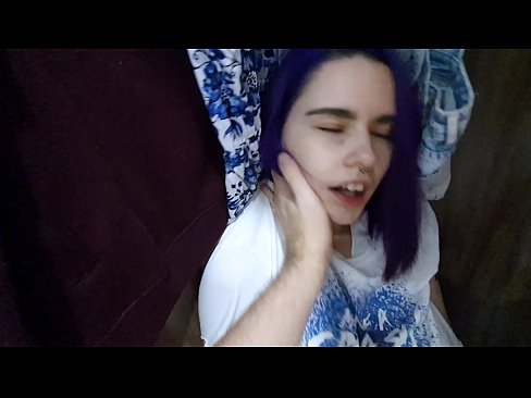 ❤️ Xwişka min di dolabê de dît û alîkariya wê kir ️ Vîdyoya anal li me ❤